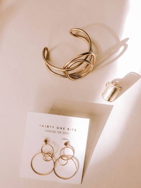 23 Ethically-made & sustainable jewelry brands to shine with purpose
