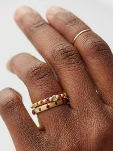 23 Ethically-made & sustainable jewelry brands to shine with purpose