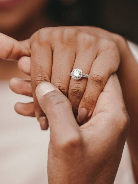23 Ethically-made & sustainable jewelry brands to shine with purpose