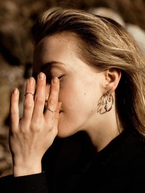 23 Ethically-made & sustainable jewelry brands to shine with purpose