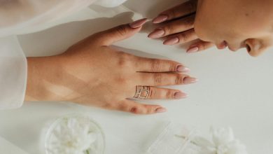 What Ingredients Make Dip Powder Nails Less Damaging Compared To Traditional Acrylic?