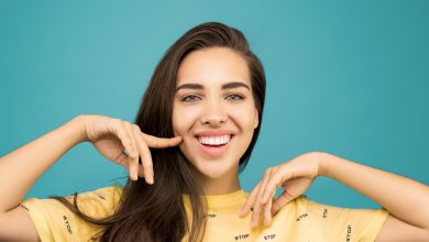 What is a cosmetic dentist?